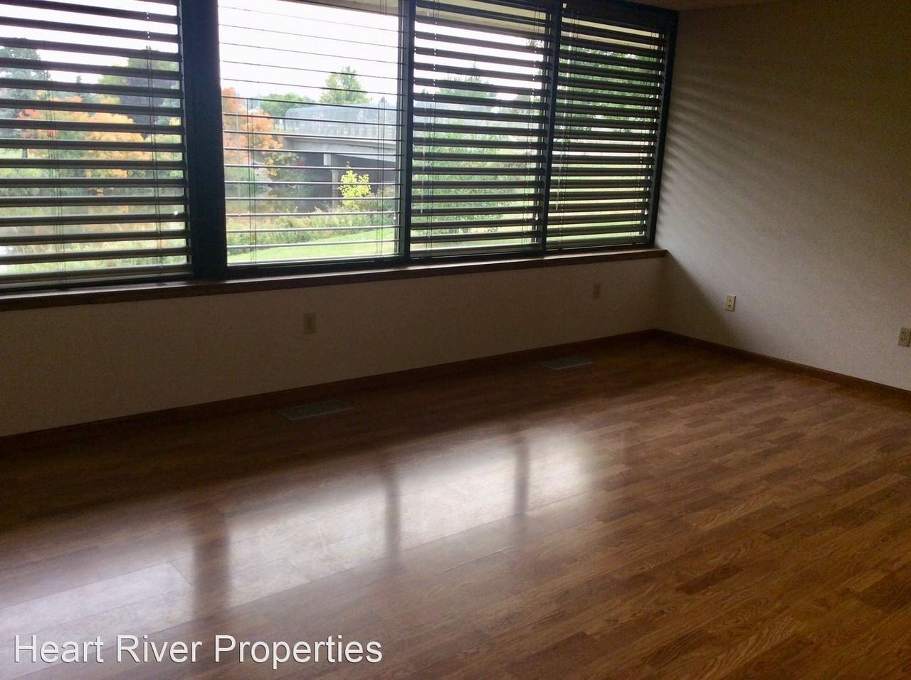 435 S Main - Photo 3 of 8