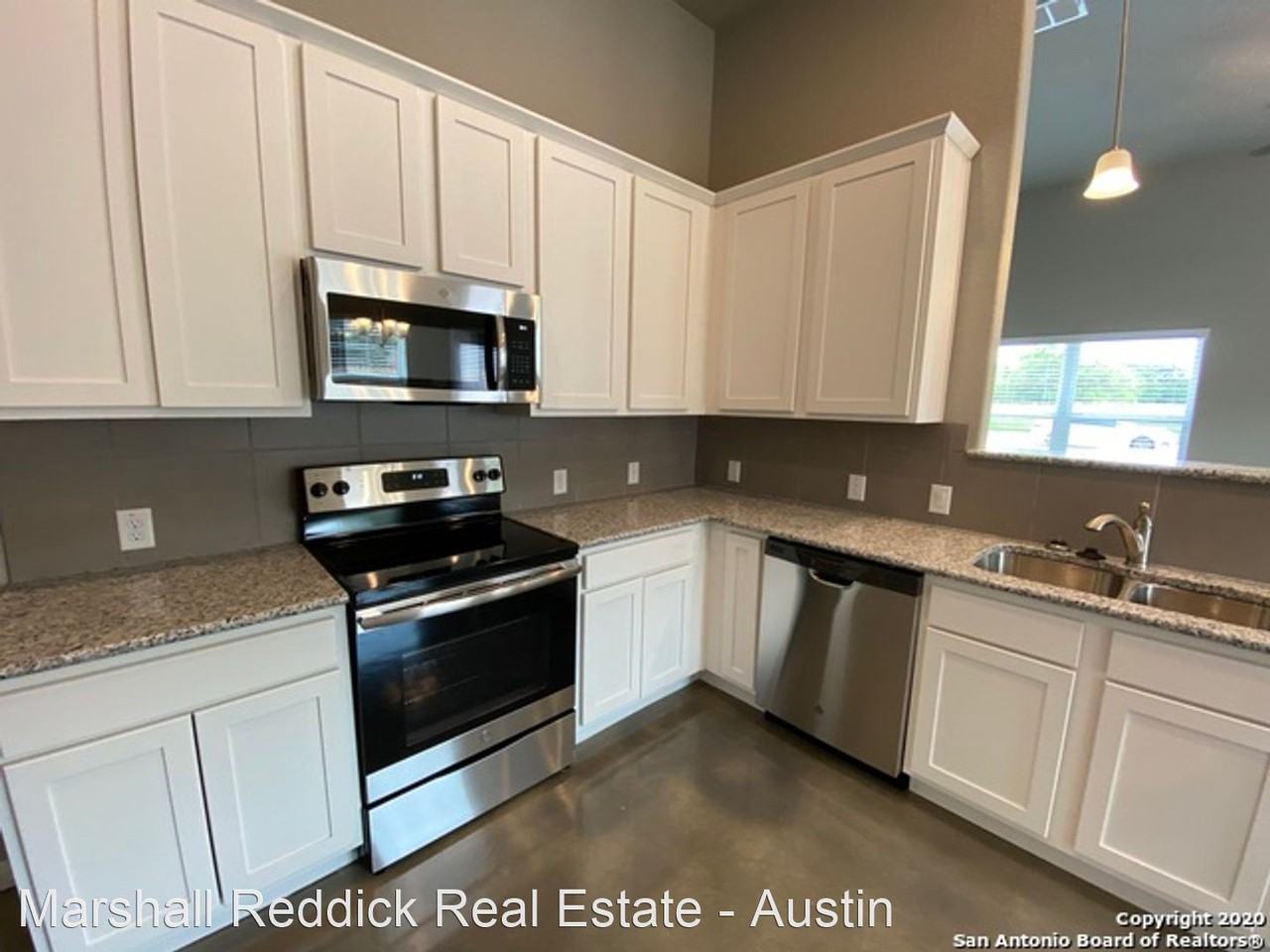 938 Country Club Dr - Photo 3 of 18