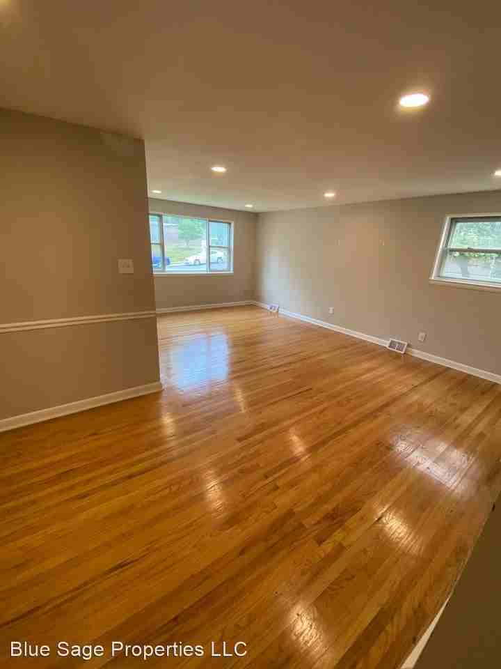 4424 Bloomfield Ave - Photo 2 of 12