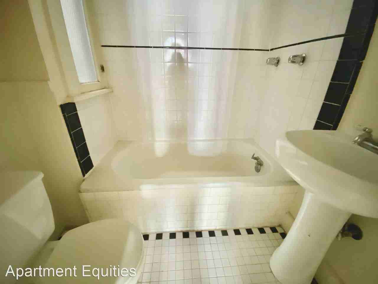 1930 Whitley Avenue - Photo 2 of 10