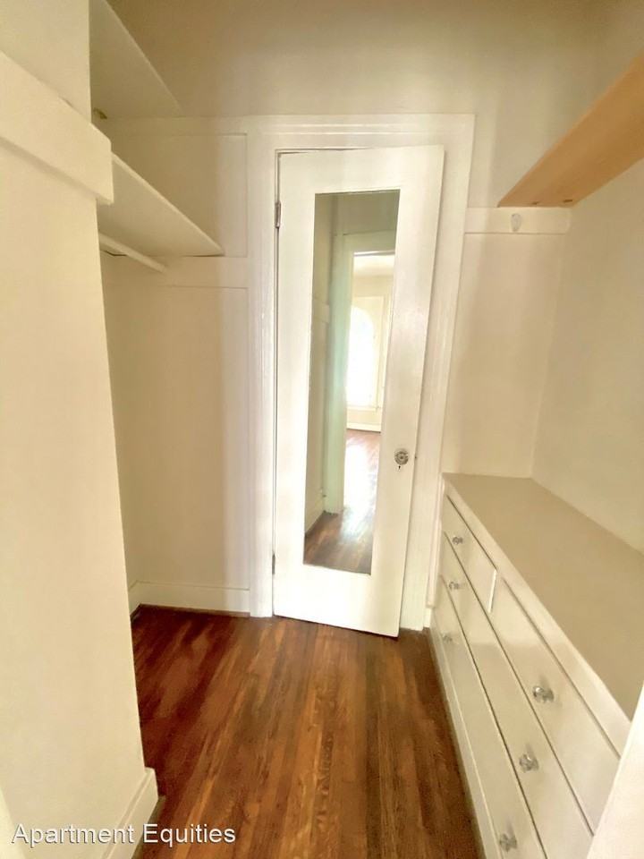 1930 Whitley Avenue - Photo 3 of 10