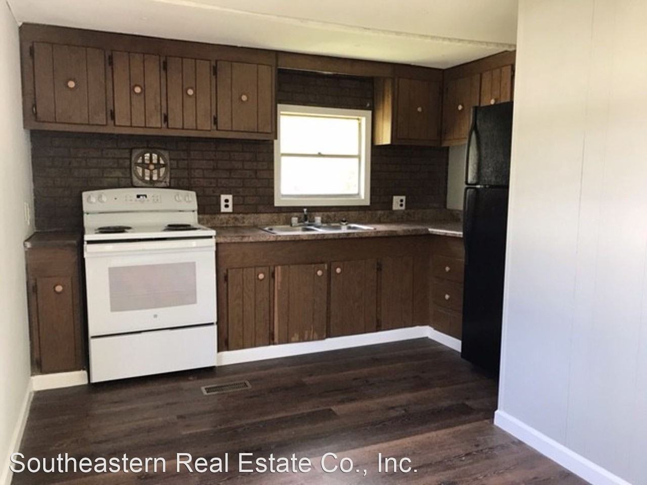 104 Lori Ln - Photo 2 of 9