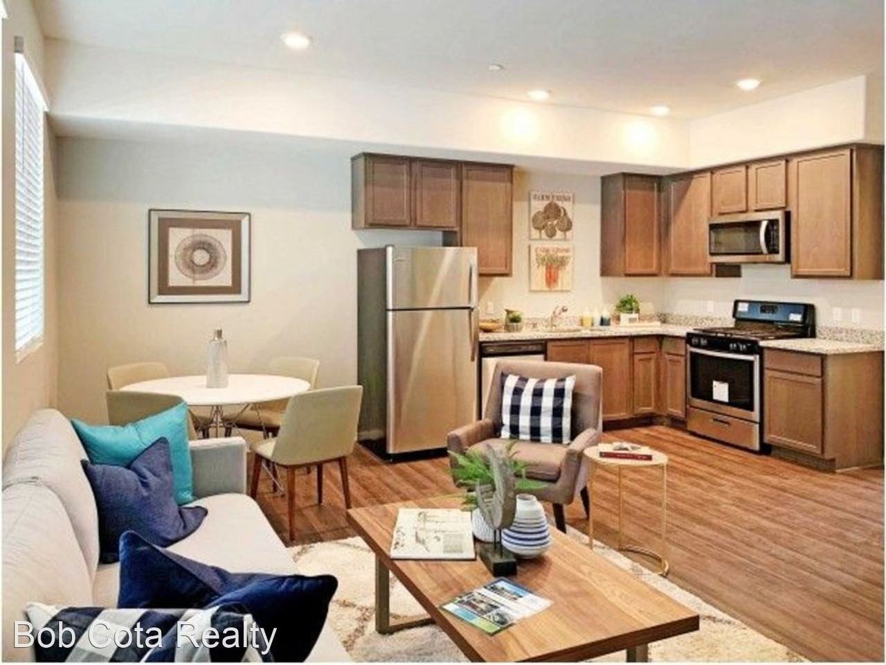 900 E 12th Street - Photo 2 of 5