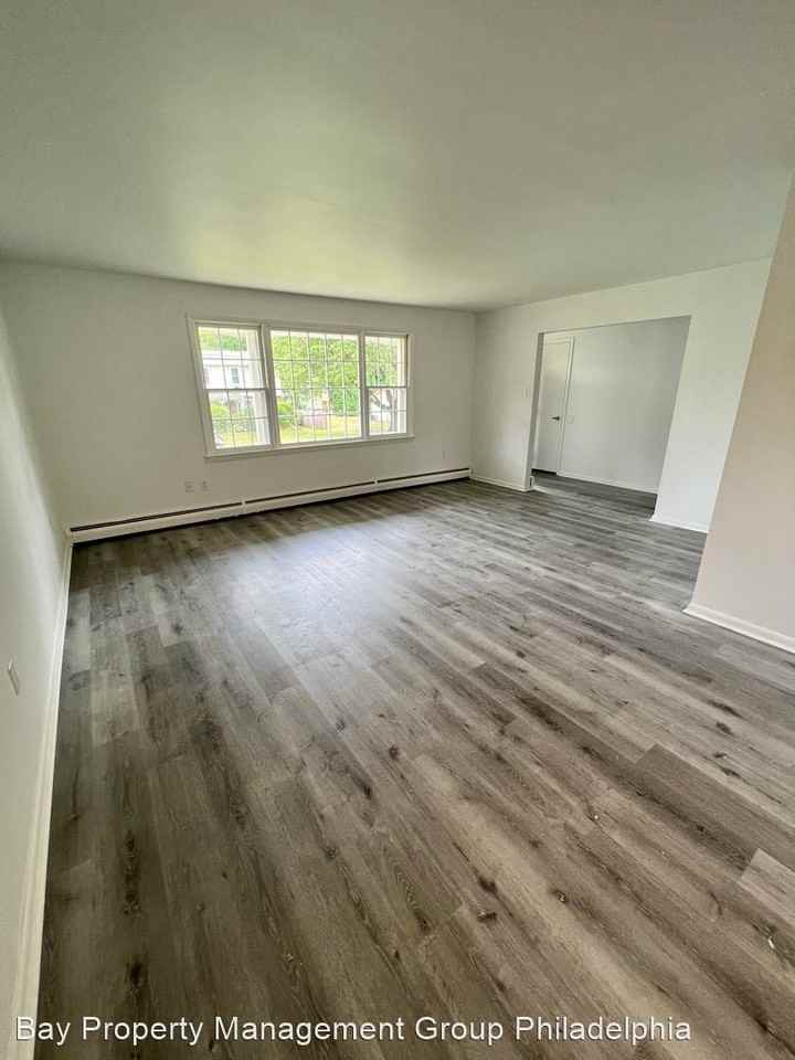 140 Girard Ave - Photo 3 of 17