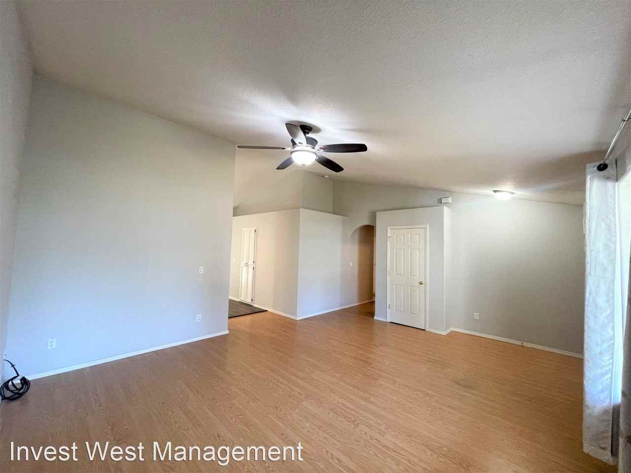 1105 Nw 11th St - Photo 3 of 18