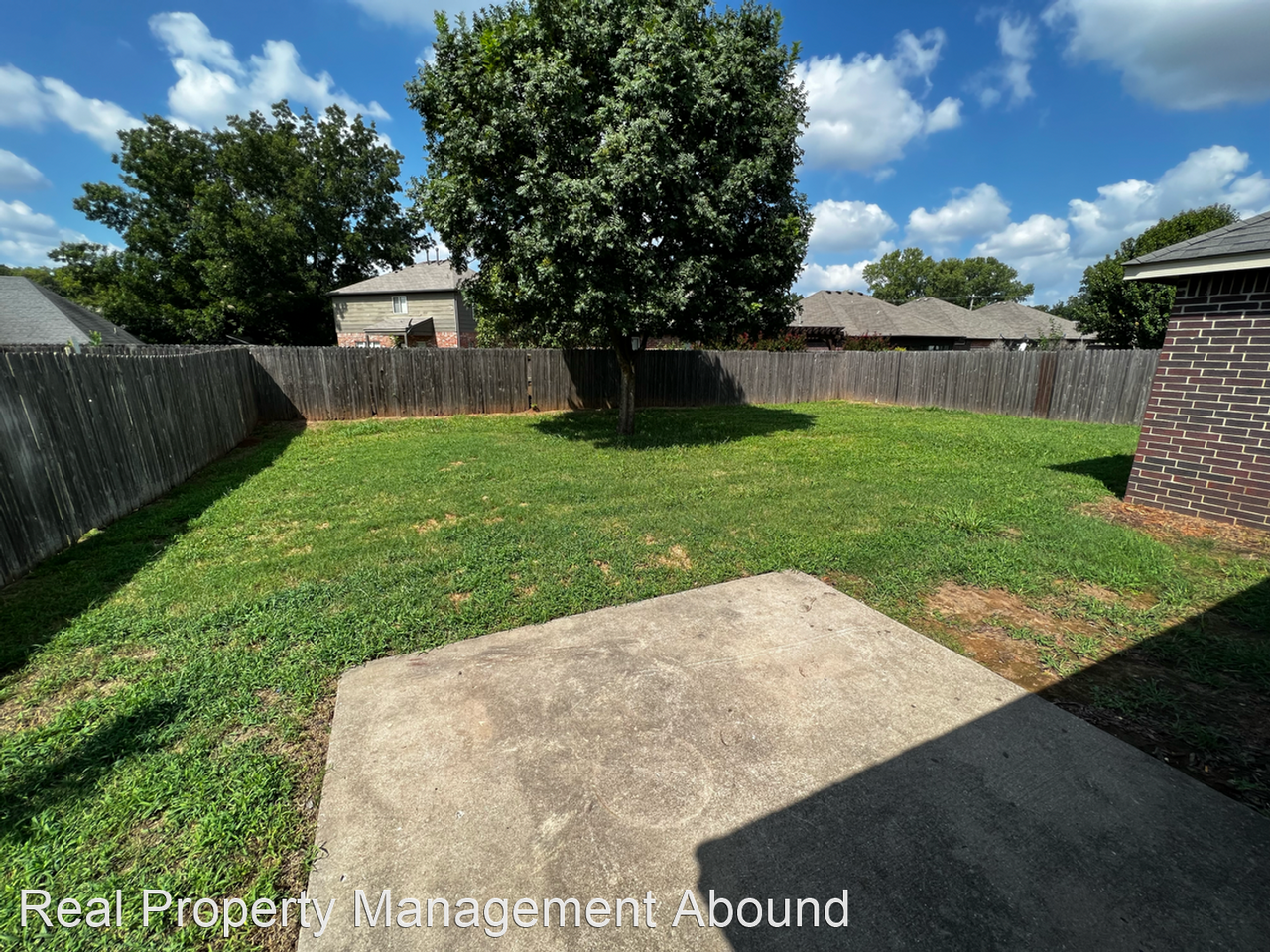 1006 N Sycamore St - Photo 2 of 29