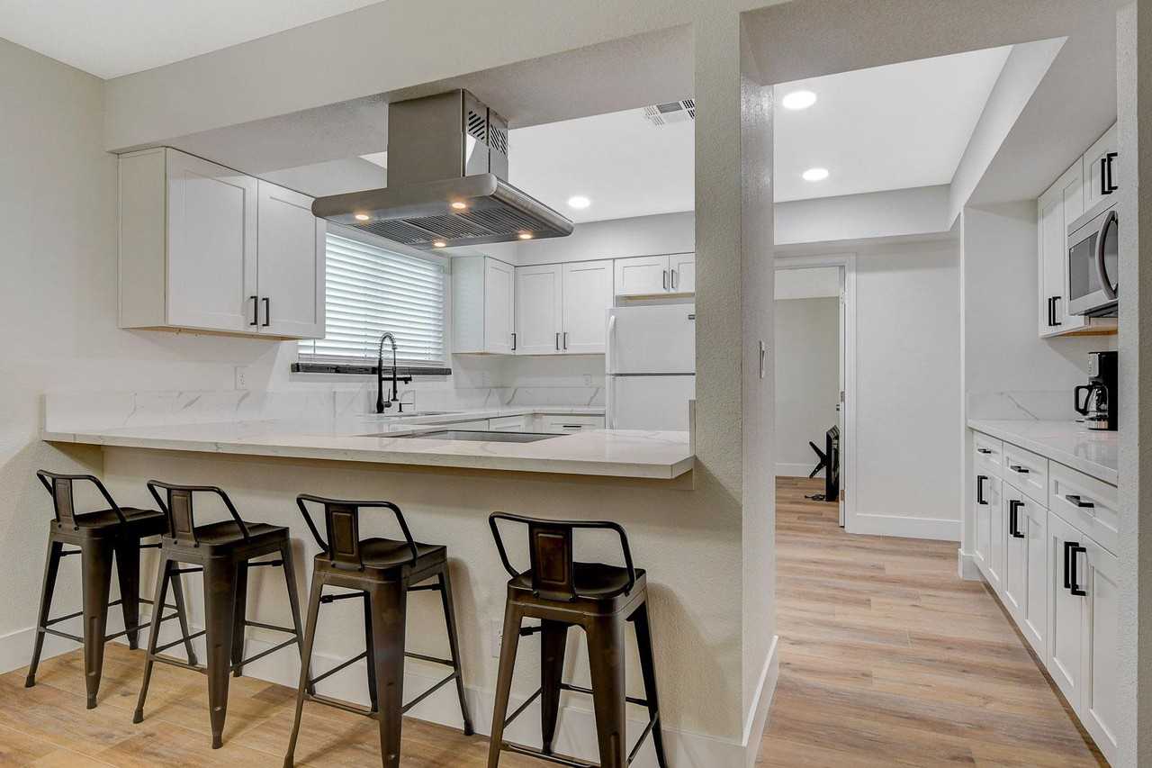 La Fonda Dr - Photo 5 of 11