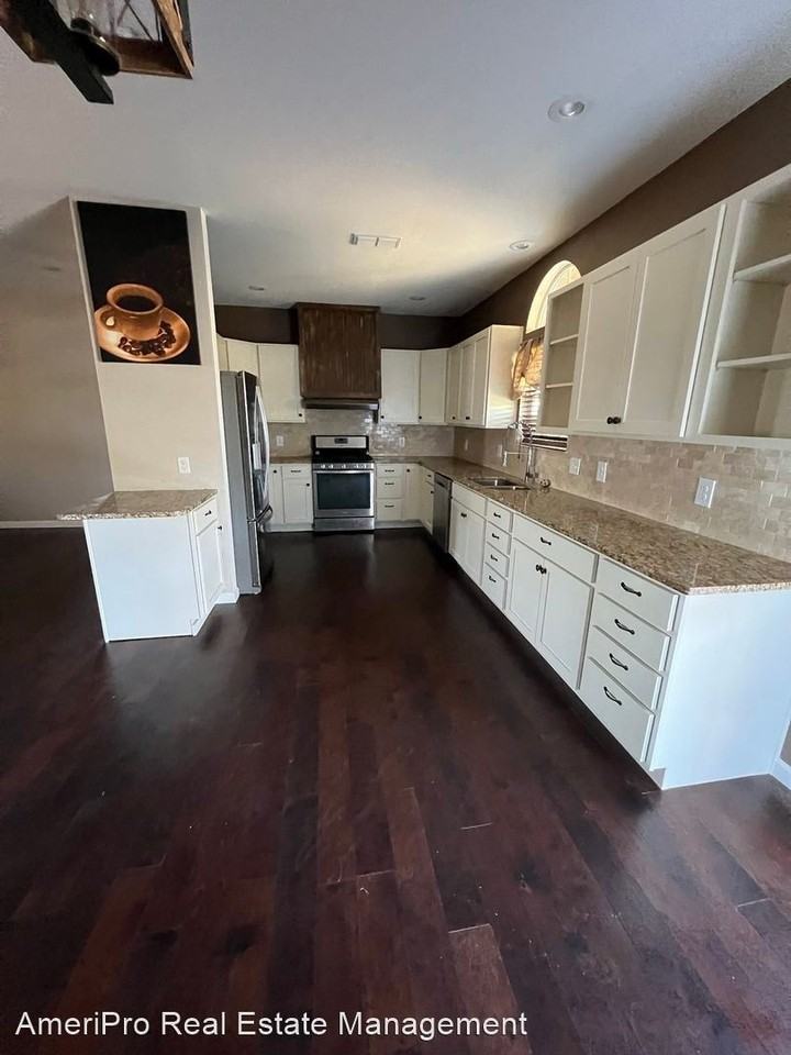 627 Maxwell St - Photo 3 of 21