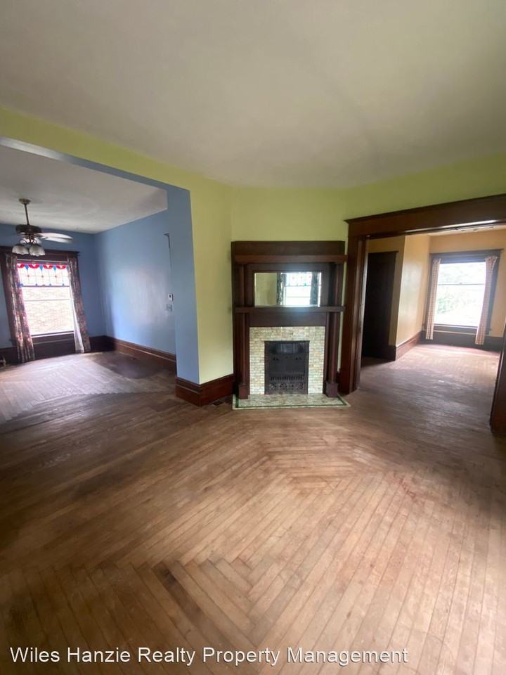 149 Sterling Ave - Photo 2 of 8