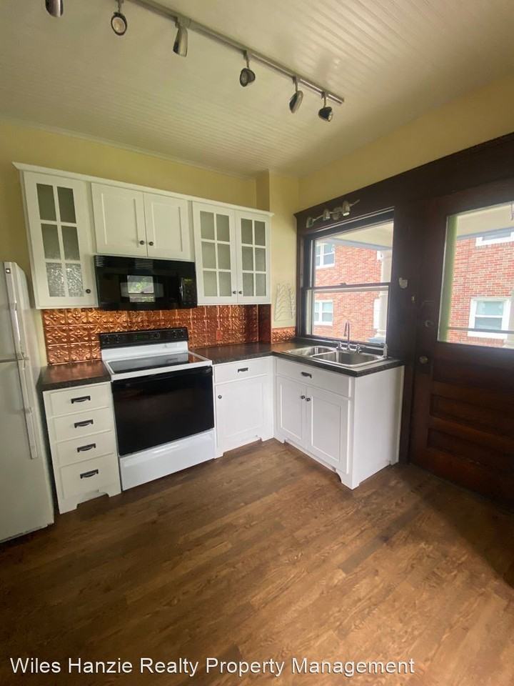 149 Sterling Ave - Photo 3 of 8