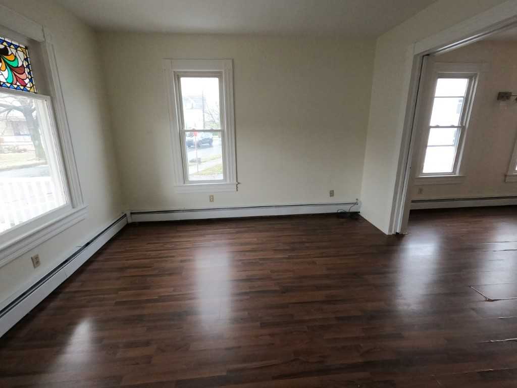 608 Wyoming Ave - Photo 3 of 18