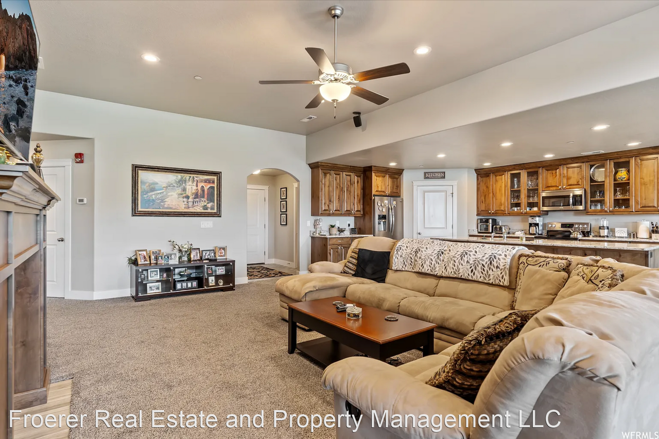 2186 E 1075 N - Photo 3 of 28