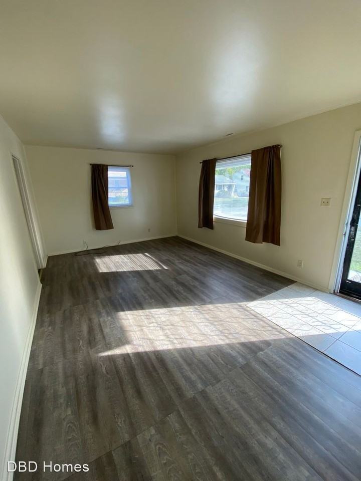 2525 Cortland Ave - Photo 2 of 8