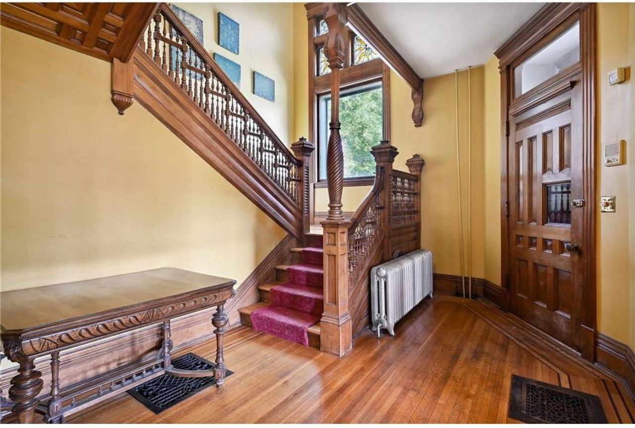 1911 Laurel Ave - Photo 2 of 24