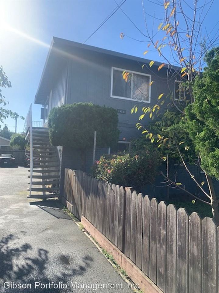 474 Willow Ave. - Photo 3 of 38