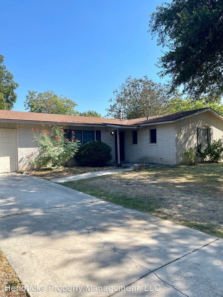 5311 Happiness St - Photo 3 of 17