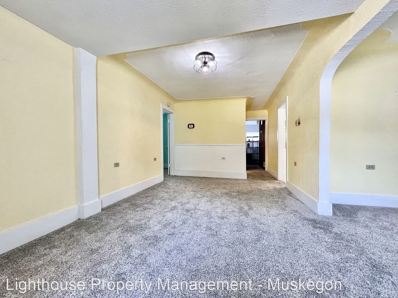 1285 W Giles Rd - Photo 2 of 19