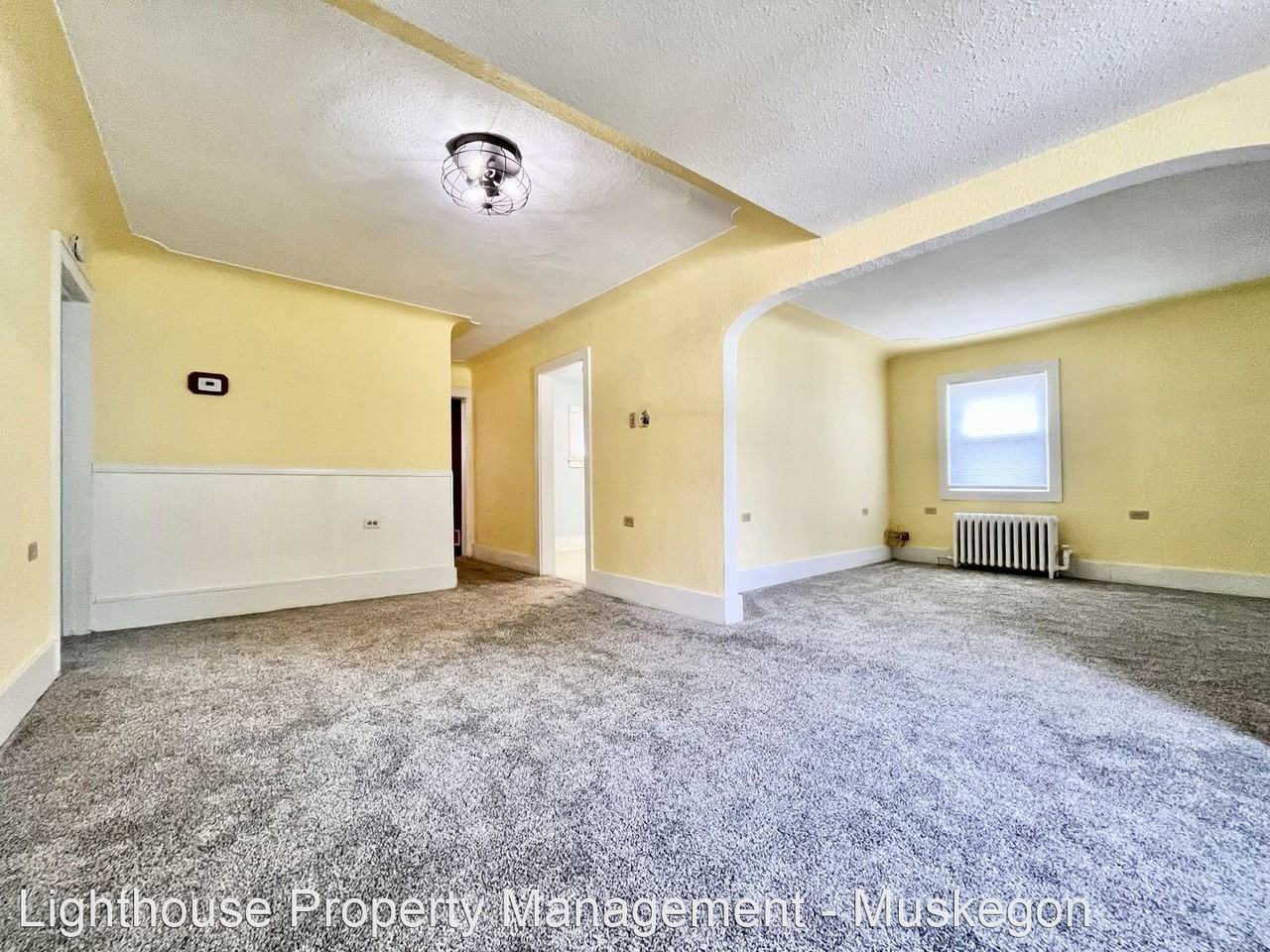 1285 W Giles Rd - Photo 3 of 19