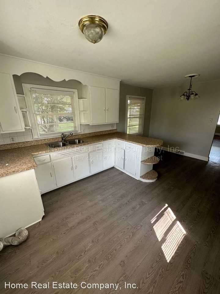 1800 Mansfield St - Photo 3 of 7