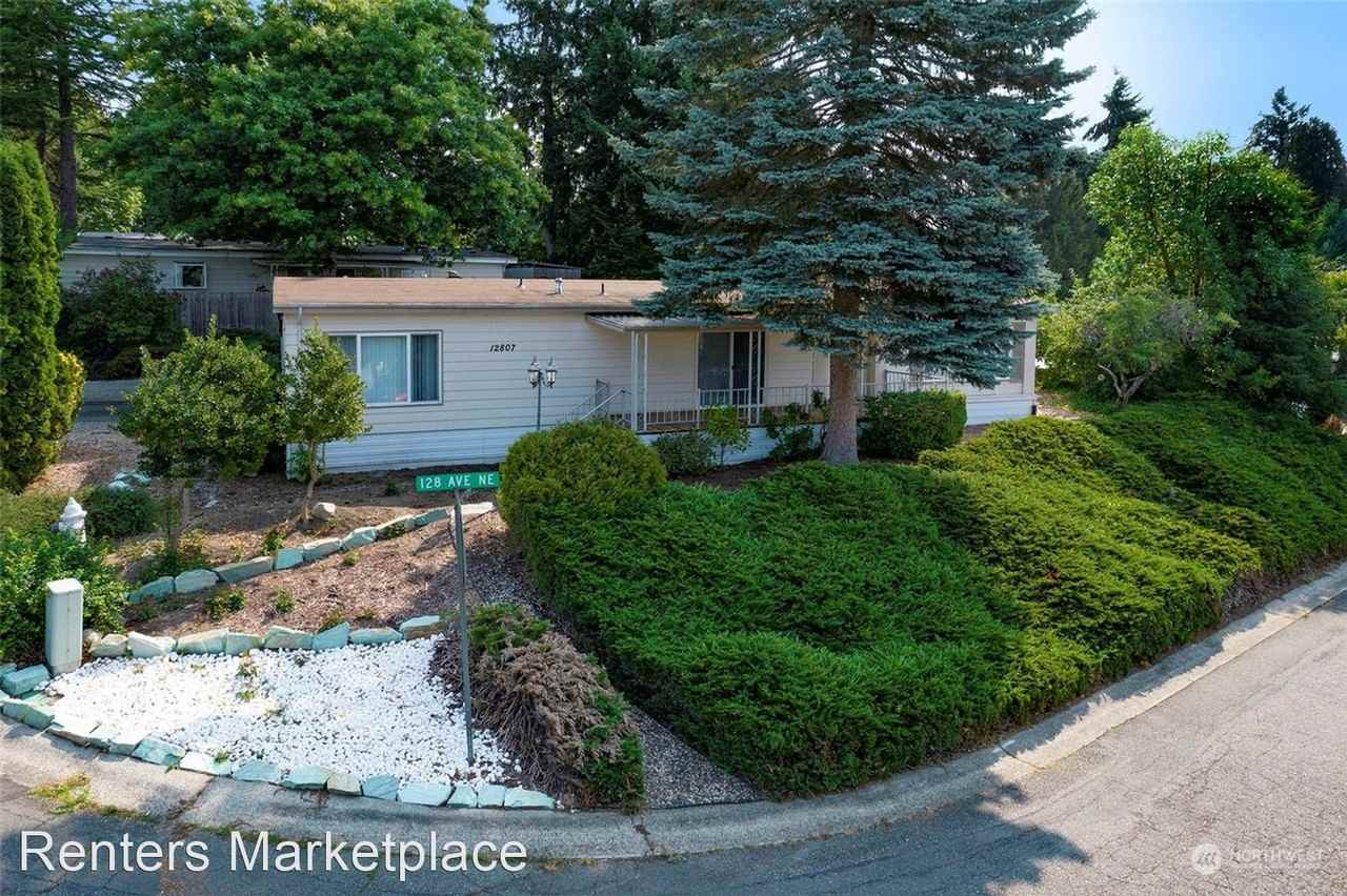 12807 Ne Hollyhills Dr - Photo 2 of 20