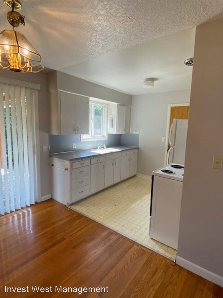 8601 St Helens Ave - Photo 3 of 6