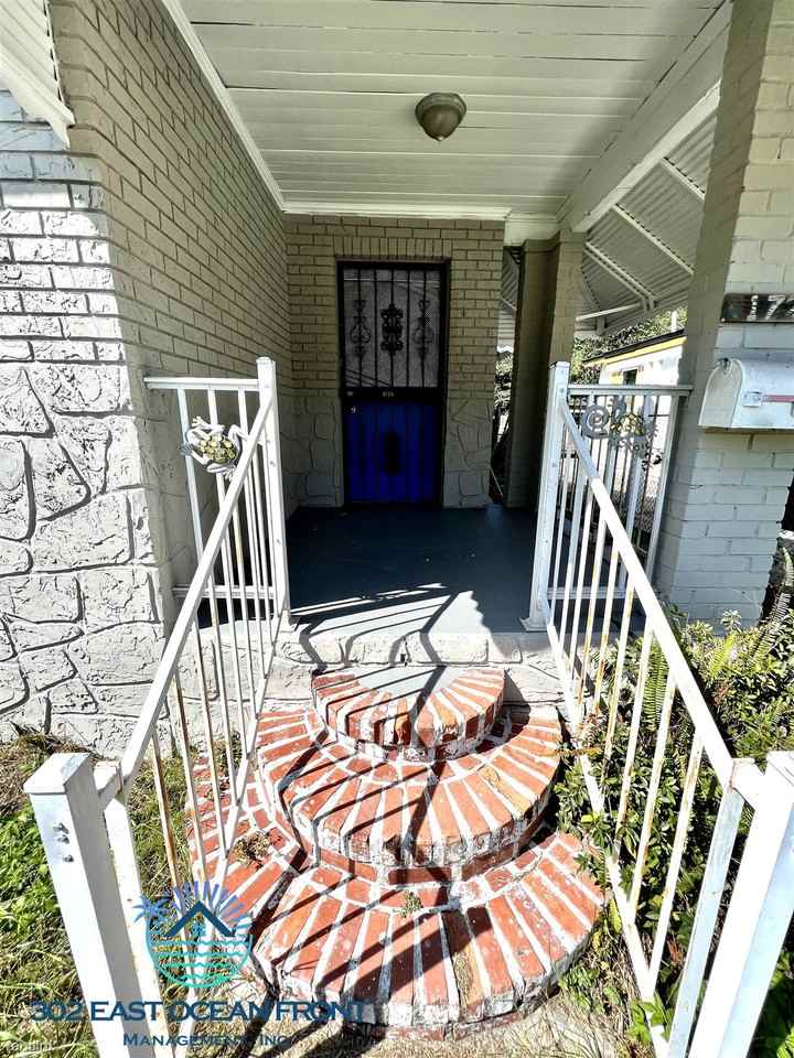 1725 W 10th St - Photo 2 of 12