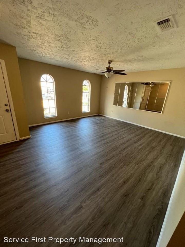 7323 Wovenwood Ln - Photo 2 of 13