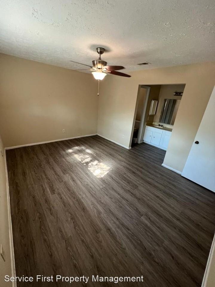7323 Wovenwood Ln - Photo 3 of 13