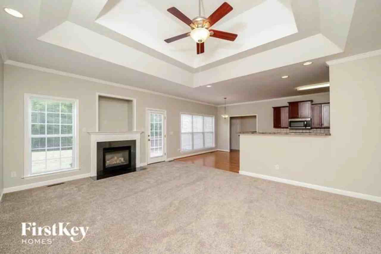 201 Bethlehem Dr - Photo 3 of 12