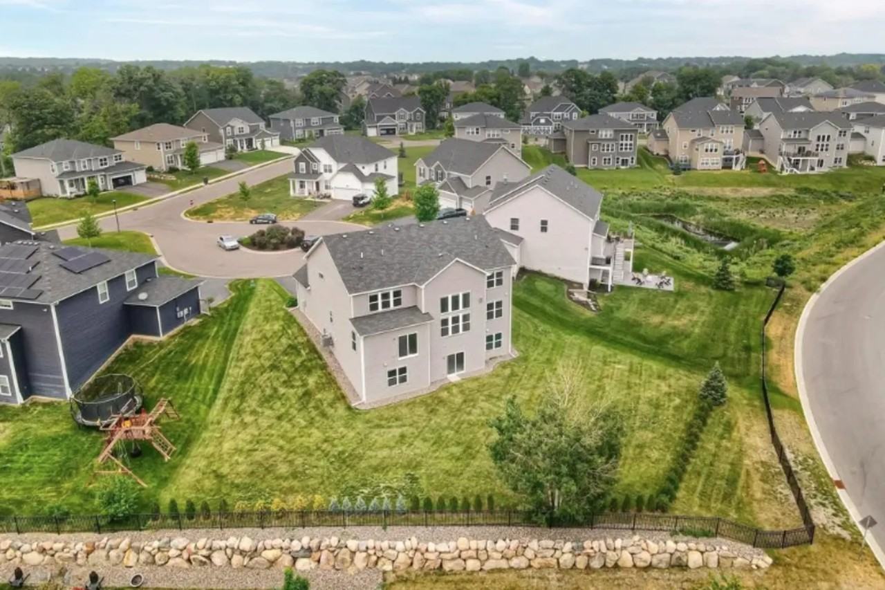 6919 156th St - Photo 3 of 10