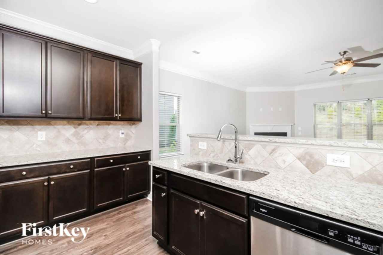 5601 Marblehead Dr - Photo 3 of 12