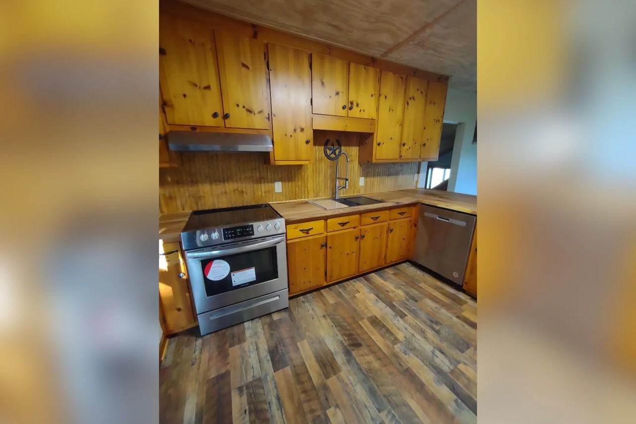 111 Bowen Rd - Photo 2 of 20