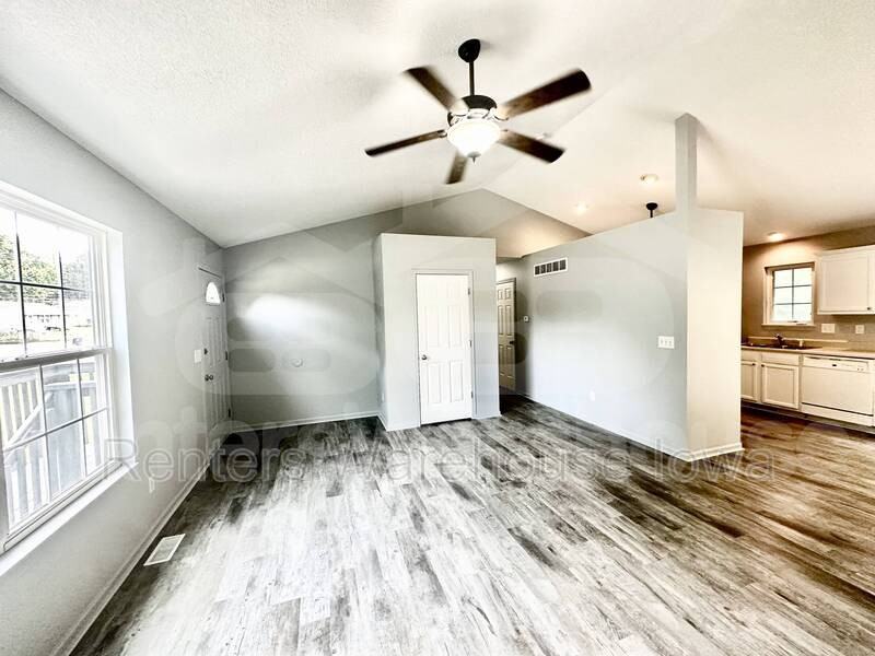 2144 Se 6th St - Photo 3 of 27