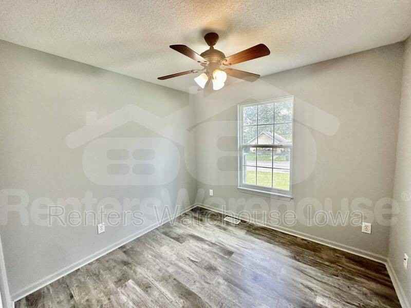 2144 Se 6th St - Photo 5 of 26