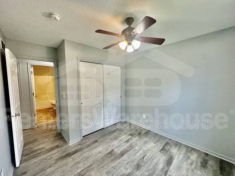 2144 Se 6th St - Photo 6 of 26