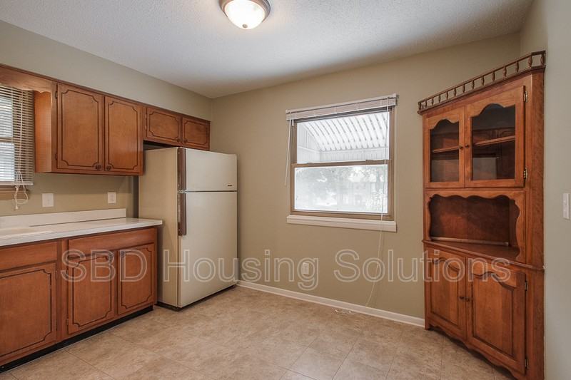 8017 E 87th St - Photo 6 of 12