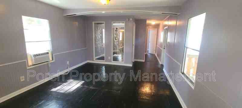 7318 Hayward Ave - Photo 6 of 13