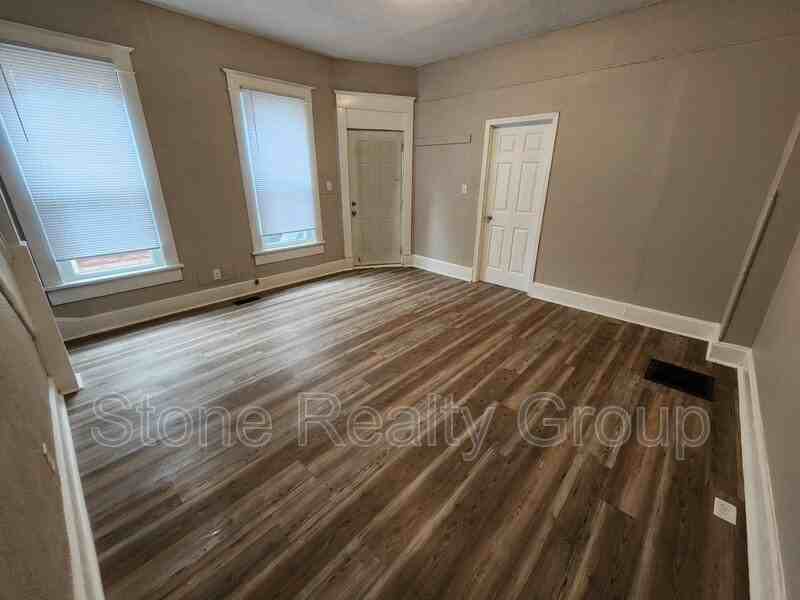 1112 N 9th St - Photo 2 of 10