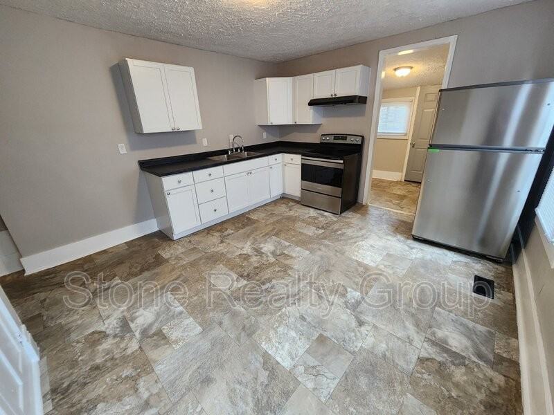 1112 N 9th St - Photo 3 of 10