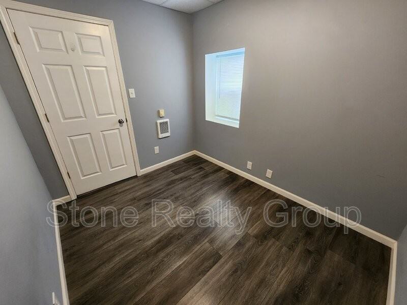 2333 N 14th St #5 - Photo 4 of 7