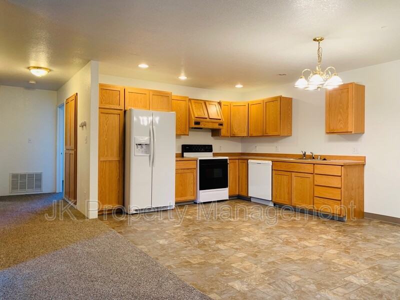 1613 Sand Ct #08 - Photo 3 of 14