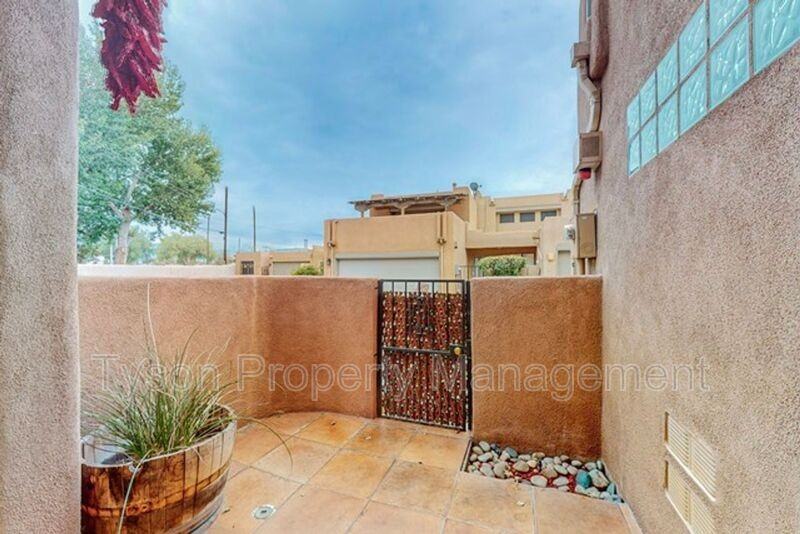 2425 Nw Cir Nw - Photo 2 of 34