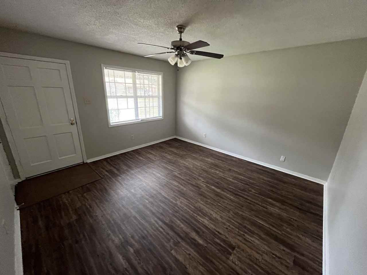 4093 Parkchester Ave - Photo 3 of 17