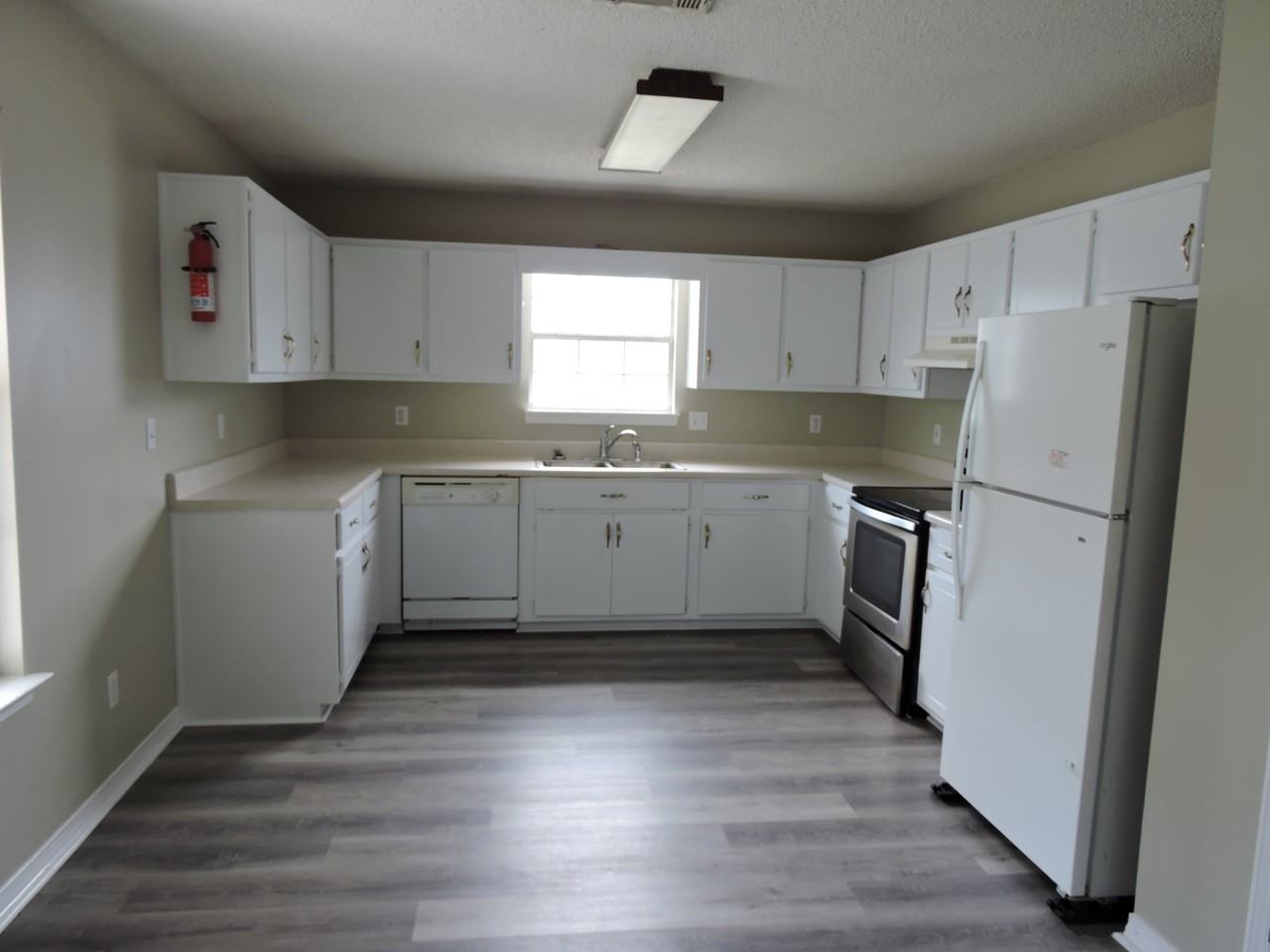 215 Grand Prix Dr - Photo 2 of 16