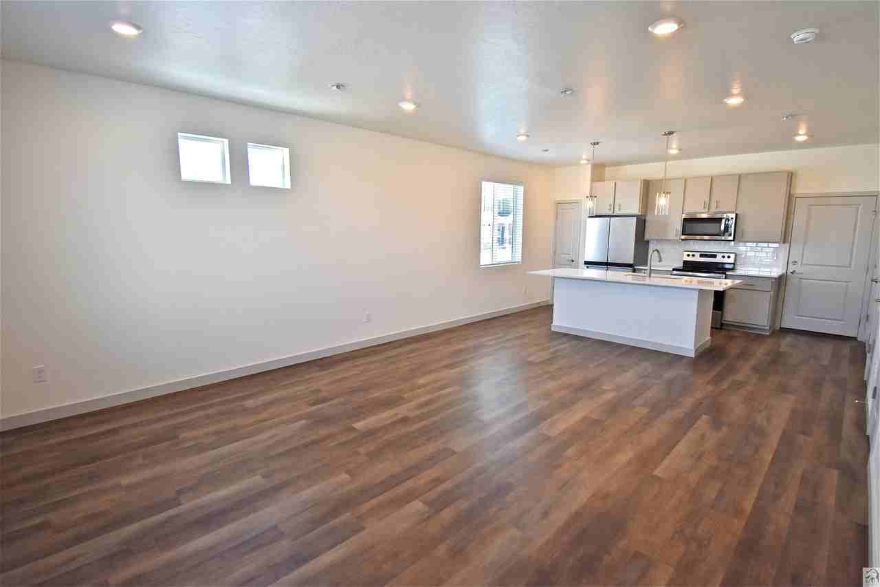 114 E Fairmont Pl - Photo 3 of 32