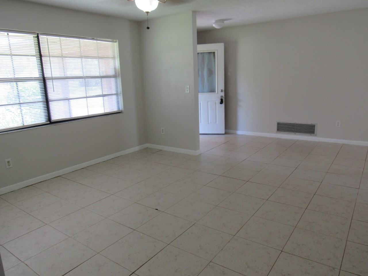 961 Whiporwill Dr - Photo 2 of 12