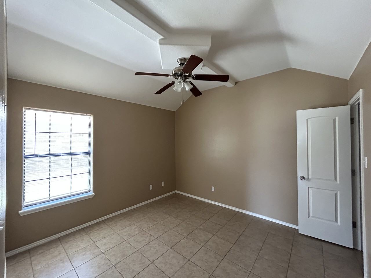 200 W Amy Dr - Photo 3 of 17