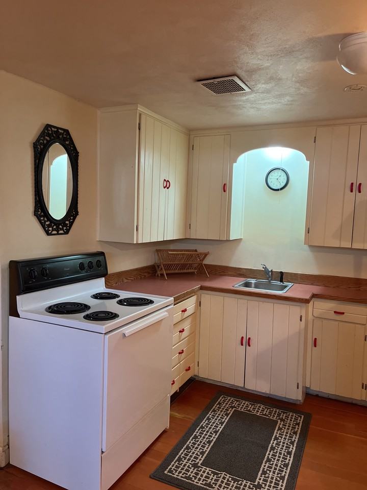 1410 Poplar Ave - Photo 2 of 15