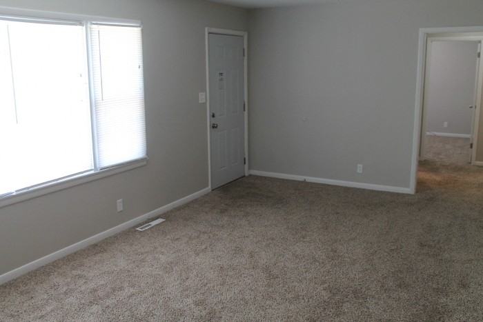1302 S Main St - Photo 2 of 13