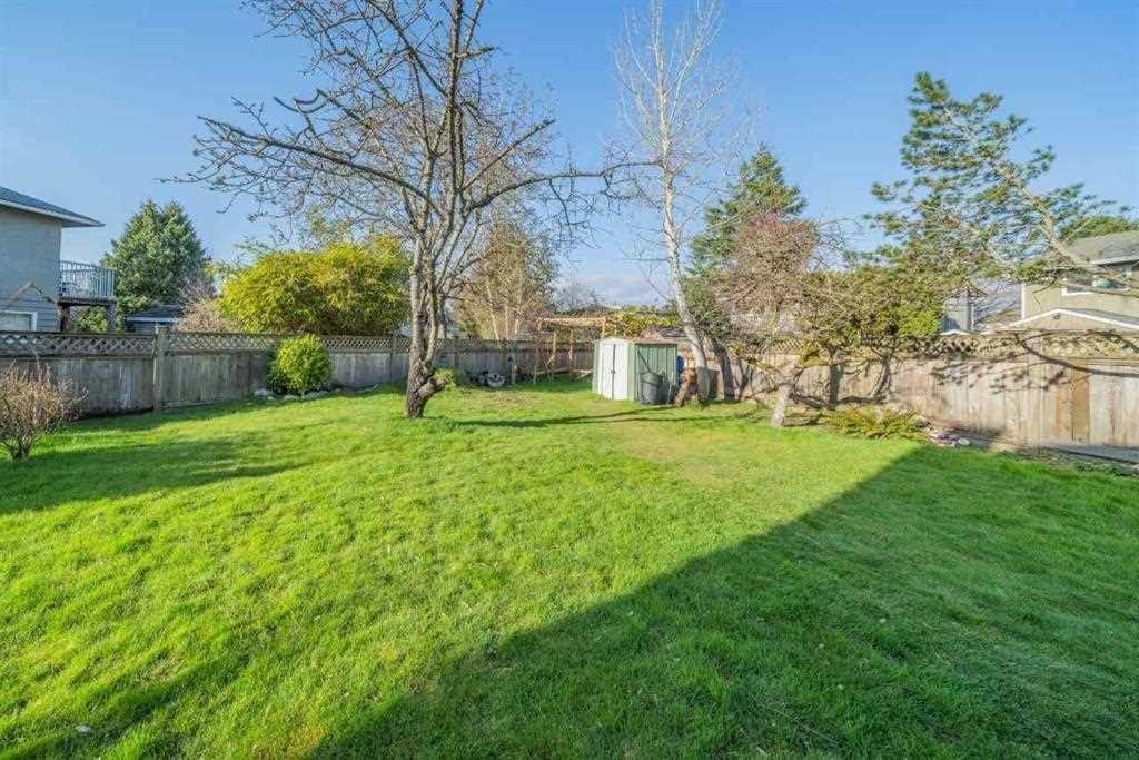 4427 44B Avenue - Photo 2 of 25